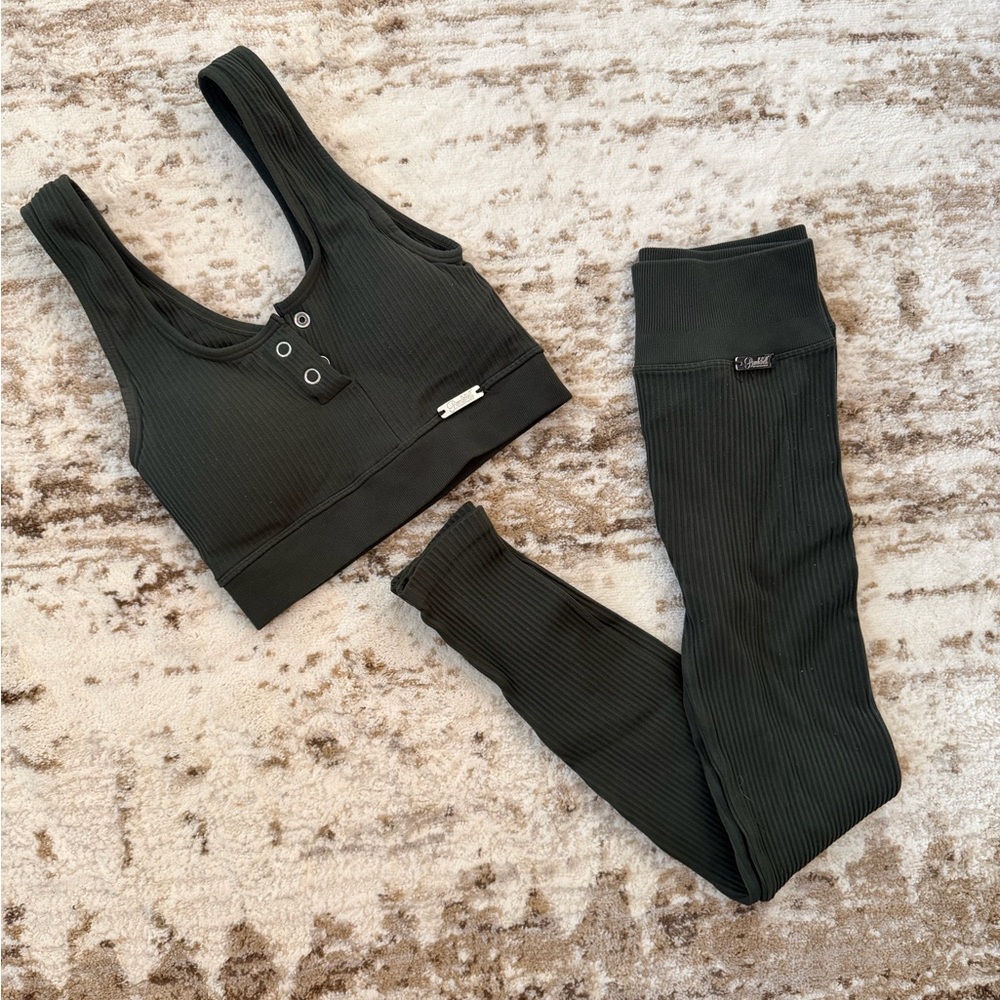 Bombshell Ribbed Green Activewear Set - Sports Bra & Leggings